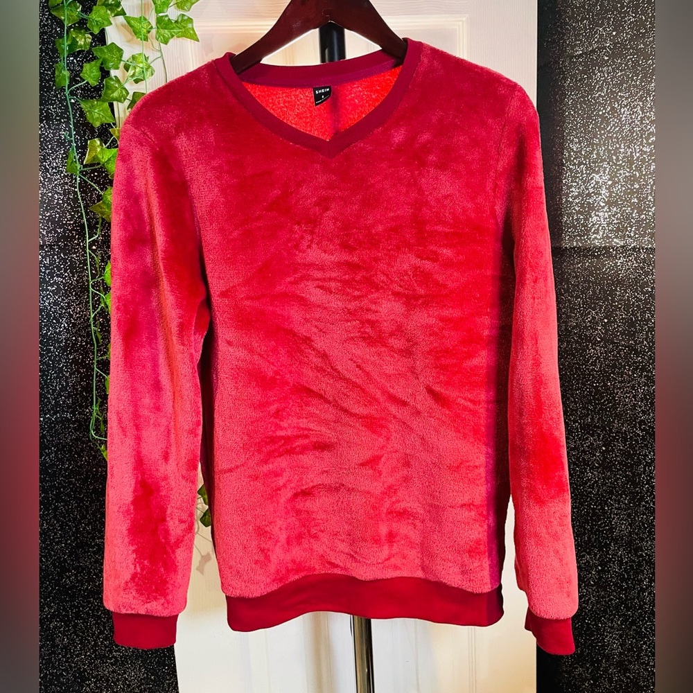 Shein Men Solid V Neck Sweatshirt
Burgundy / S